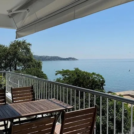 בית נופש Seaside Serenity